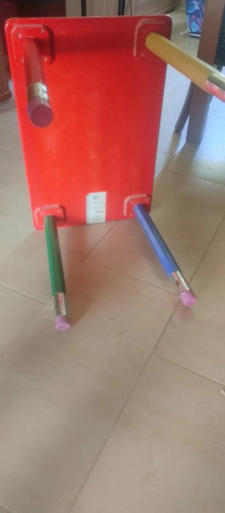 Tavolo per bambini rosso e verde