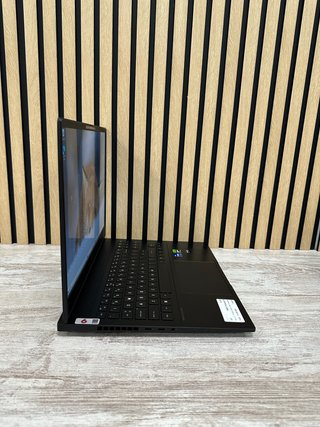 HP OMEN Transcend 16 Core i7 16GB 512GB SSD 16.0"