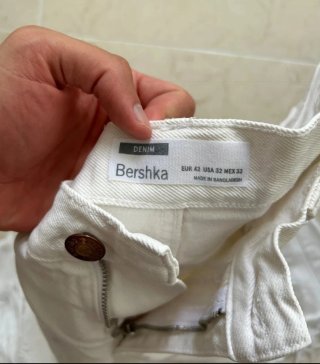Shorts vaqueros Bershka blancos rotos Talla 42