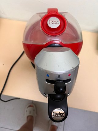 Cafetera Dolce Gusto Roja y Plateada