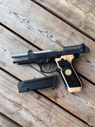 Resident Evil Beretta 92F Samurai Edge