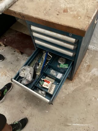 Banco de trabajo robusto con cajonera