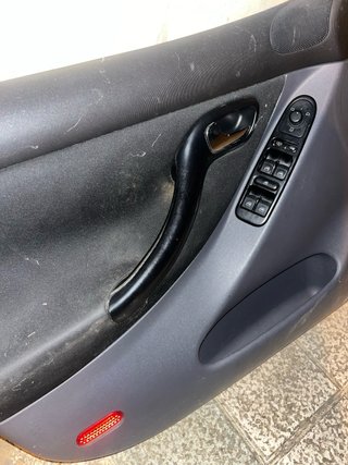 Molduras puertas Seat Leon delanteros