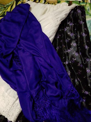 Falda Baturra Negra con Flores Moradas de niña
