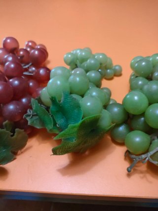 4 racimos uvas plástico vintage años 60