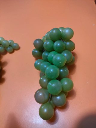 4 racimos uvas plástico vintage años 60