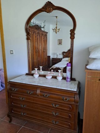 Dormitorio vintage madera oscura