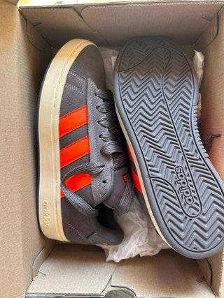 Zapatillas Adidas Grises y Naranja