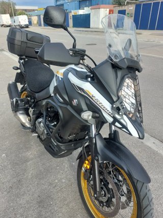 Suzuki V-Strom Adventure Moto