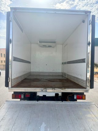 Isuzu NLR 85-V Frigorífico + Plataforma