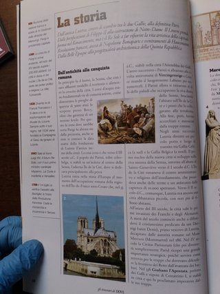 parigi gli itinerari di dove con portachiavi paris