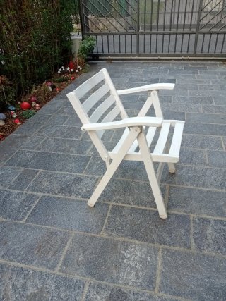 Sedia  pieghevole in legno vintage bianca