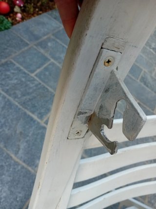 Sedia  pieghevole in legno vintage bianca