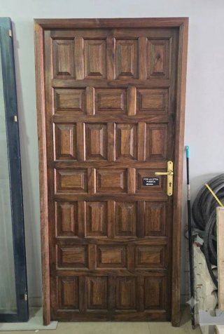 Puerta madera maciza estilo castellano