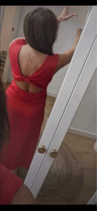 Vestido fiesta satén rojo con abertura