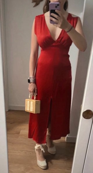 Vestido fiesta satén rojo con abertura