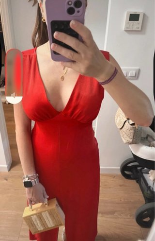 Vestido fiesta satén rojo con abertura