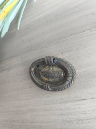 Tirador clásico antiguo metal dorado y plateado