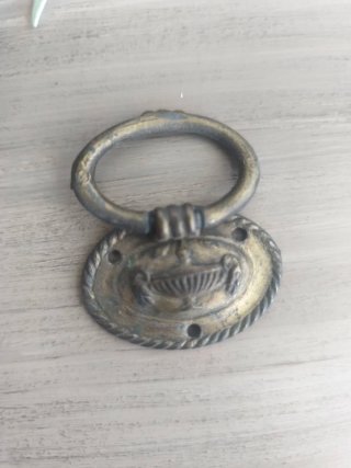 Tirador clásico antiguo metal dorado y plateado