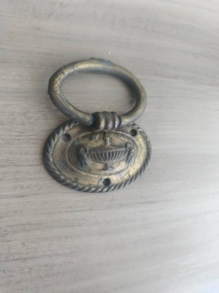 Tirador clásico antiguo metal dorado y plateado