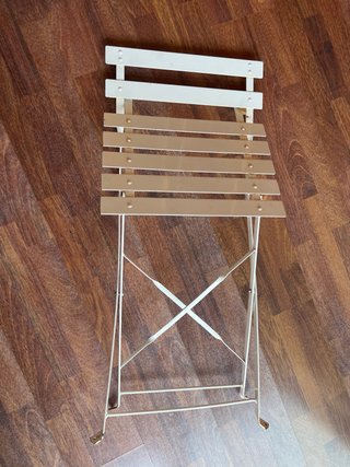 Silla plegable resistente metal beige