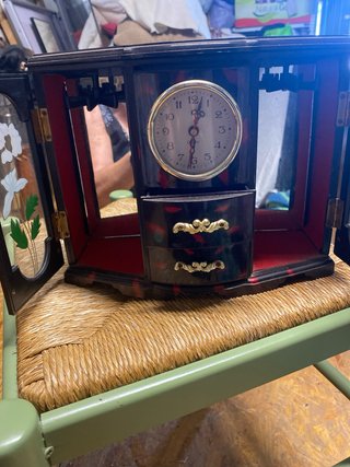 Joyero con reloj y cajones