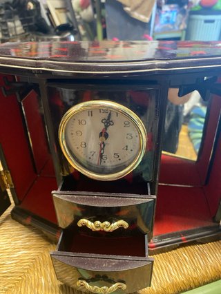 Joyero con reloj y cajones