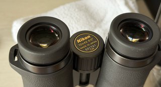 Nikon EDG 10x42 Prismáticos