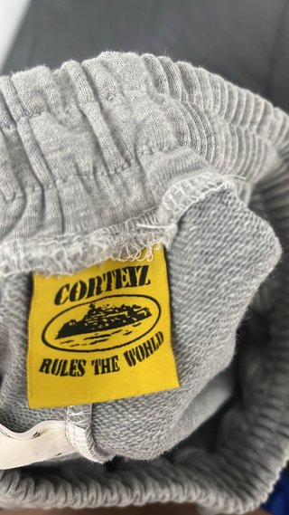 Pantalón corto Corteiz gris