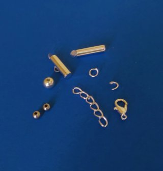 Kit bisutería plateado.