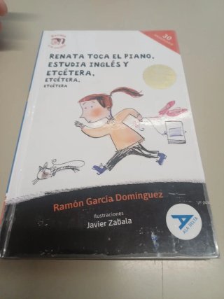 Renata toca el piano, estudia inglés y etcétera...
