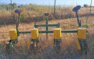 Sembradora GIL para maíz y girasol de 4 tambores.