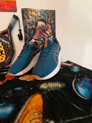 Zapatillas ASICS Patriot 13 Azul y Dorado