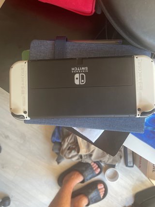 (Como NUEVA) Nintendo Switch OLED + Accesorios