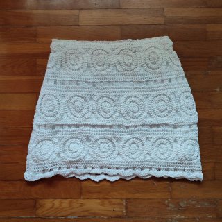Falda blanca de crochet