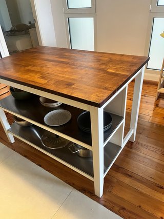 Isla de cocina madera roble y taburetes