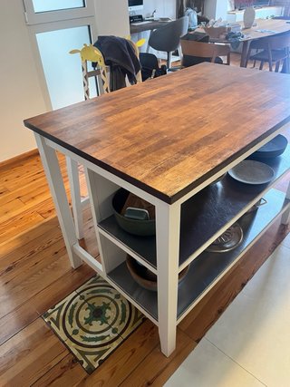Isla de cocina madera roble y taburetes