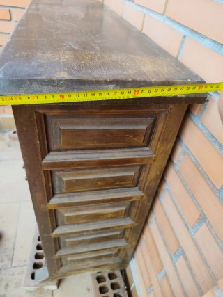 Mueble antiguo de madera