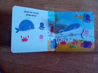 Cuento infantil con solapas. Encuentra los colores