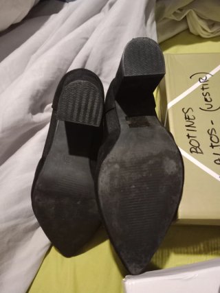 Sandalias y botines negros y blancos.sandalias 36