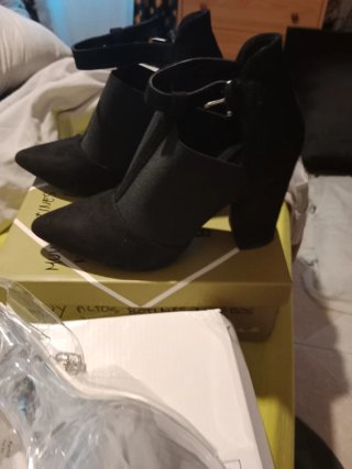 Sandalias y botines negros y blancos.sandalias 36