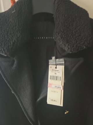 Abrigo negro Talla 4o. Entallado. Cruzado