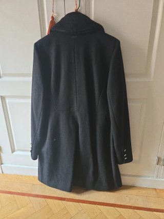 Abrigo negro Talla 4o. Entallado. Cruzado
