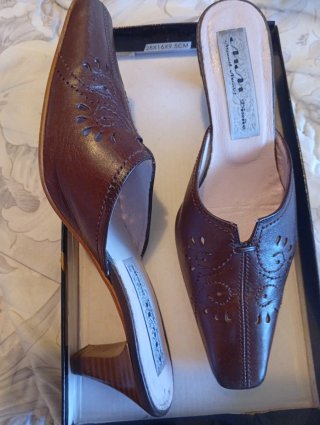 Zuecos Armani Jeans piel marrón T.37