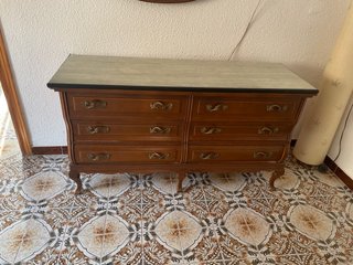 Cómoda antigua de madera y mármol