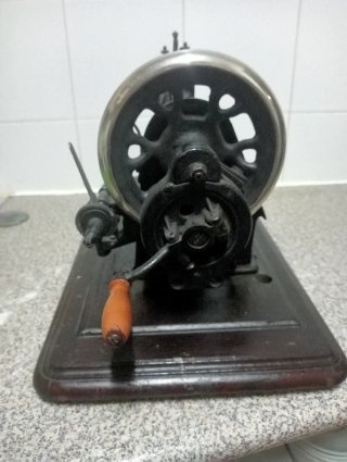 Máquina de coser antigua PFAFF