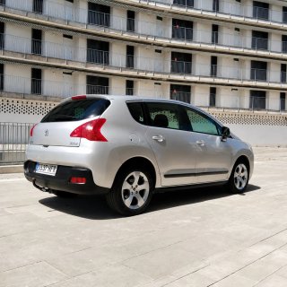 82.000km--Peugeot 3008--120cv--PREMIUN--C