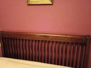 Muebles Banak: Cabecero, 2 Mesitas y Sinfonier