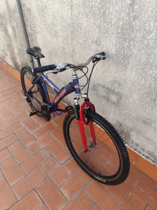 Bicicleta Conor 26 Azul y Roja