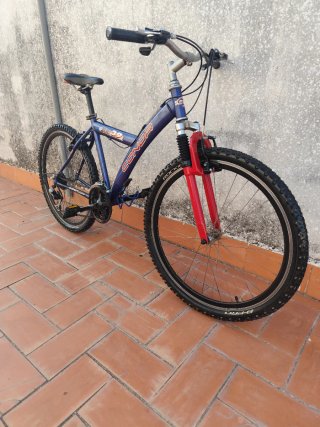 Bicicleta Conor 26 Azul y Roja